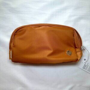 Lululemon Everywhere belt bag Brown NWT